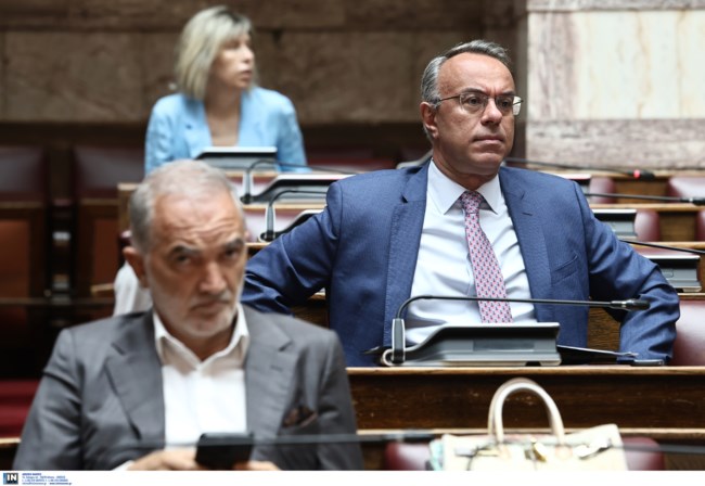 Πολλή γκρίνια από τους βουλευτές σε Μητσοτάκη: Αιχμές για "δουλειές" σε κολλητούς αλλά και για τον γάμο των ομόφυλων ζευγαρών