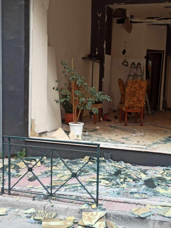 Ίλιον: Ισχυρή έκρηξη βόμβας σε ενεχυροδανειστήριο - Βίντεο ντοκουμέντο με την ύποπτη μοτοσυκλέτα