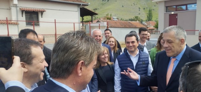 Υπουργικό... μπασκετάκι στα Τρίκαλα: Δήμας, Σκρέκας και Παπαστεργίου σε ελεύθερες βολές και λέι απ [εικόνες]