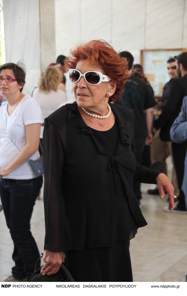 Πέθανε η Σούλη Σαμπάχ: Η αξέχαστη ερμηνεία με το "γαρύφαλλο στο αυτί" στο Λατέρνα, φτώχεια και φιλότιμο