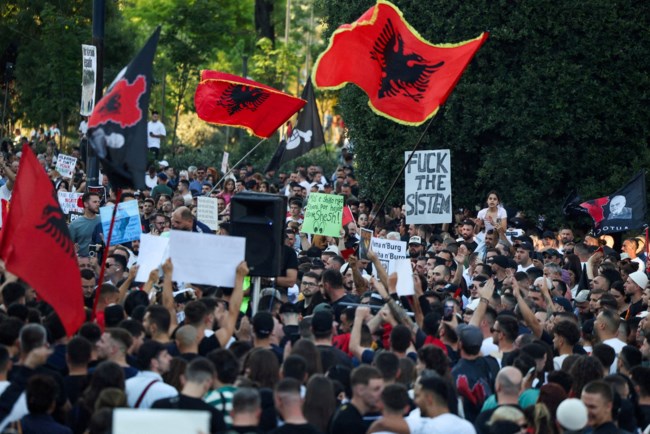 Ράμα για τις μαζικές διαδηλώσεις στην Αλβανία: Τις υποκινούν "αόρατα χέρια" - Από Ελλάδα, Σερβία και... Ιράν