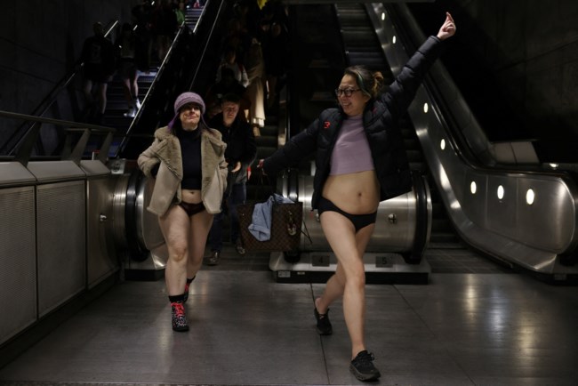 ΒΡΕΤΑΝΙΑ NO TROUSERS DAY