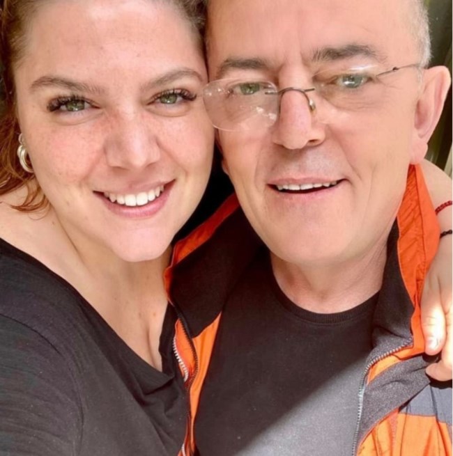 Ίδια ο πατέρας της η Δανάη Μπάρκα: Η σπάνια φωτογραφία με τον Νώντα Μπάρκα και η απίστευτη ομοιότητά τους