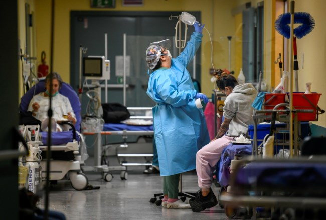 Ο κορονοϊός σαρώνει πάλι την Ιταλία: 653 νεκροί και 36.176 νέα κρούσματα - Νοσηλεύονται 37.000 Ιταλοί