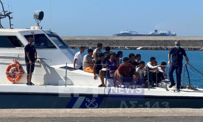 Πύλος: Επιχείρηση διάσωσης 77 μεταναστών - Μεταφέρθηκαν στην Καλαμάτα