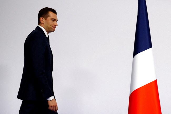 Politico: H Λε Πεν "μυρίζει αίμα" ενώ ο Μακρόν ξεμένει από επιλογές - "Είμαστε έτοιμοι να κυβερνήσουμε"