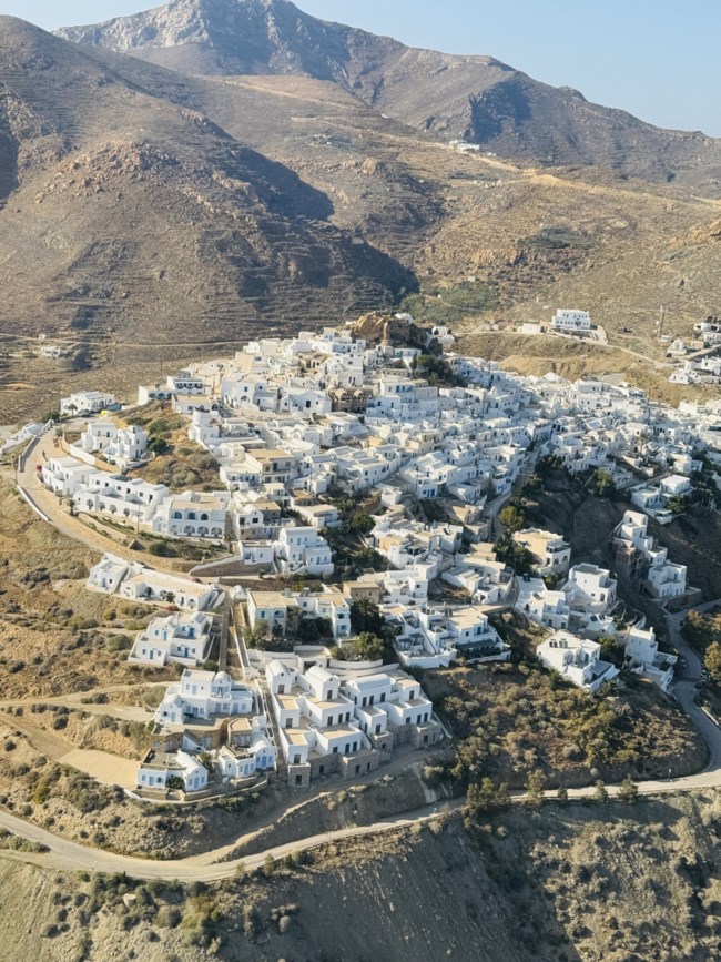 Fly now. Love later. — Όταν ο Άγιος Βαλεντίνος γίνεται πτήση με ελικόπτερο (και όχι υποχρέωση)