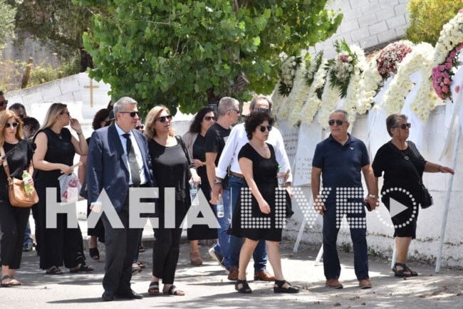 Φίλοι και συγγενείς είπαν το τελευταίο αντίο στην Ίσμα Τουλάτου [εικόνες]