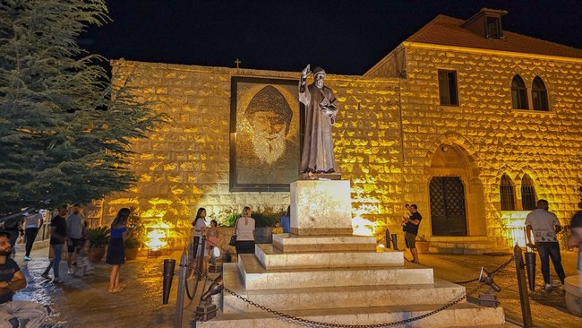 ΛΙΒΑΝΟΣ ΧΡΙΣΤΙΑΝΙΚΟ ΧΩΡΙΟ ΣΤΑ ΣΥΝΟΡΑ