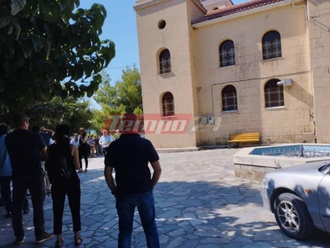 Πάτρα: Σε κλίμα οδύνης η κηδεία του 49χρονου που πέθανε αβοήθητος - Πριν μήνες "έφυγε" και η αδελφή του [εικόνες-βίντεο]