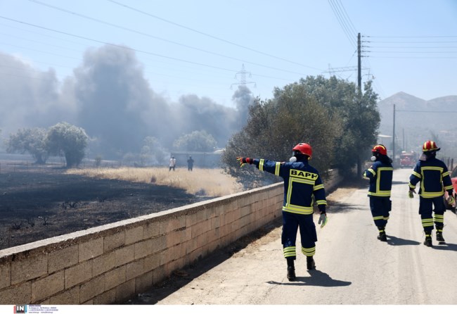 Πυρομετεωρολόγος για τη φωτιά στη Βάρης – Κορωπίου: Μια σπίθα αρκούσε – Ριπές ανέμων 90 χλμ, χαμηλή ατμοσφαιρική υγρασία