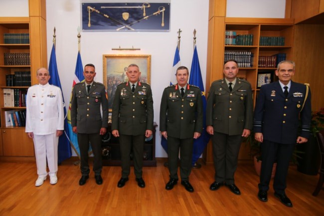 Βράβευση υπαξιωματικών του Στρατού Ξηράς από τον αρχηγό ΓΕΕΘΑ  για τις ενέργειες τους στον Έβρο [εικόνες]
