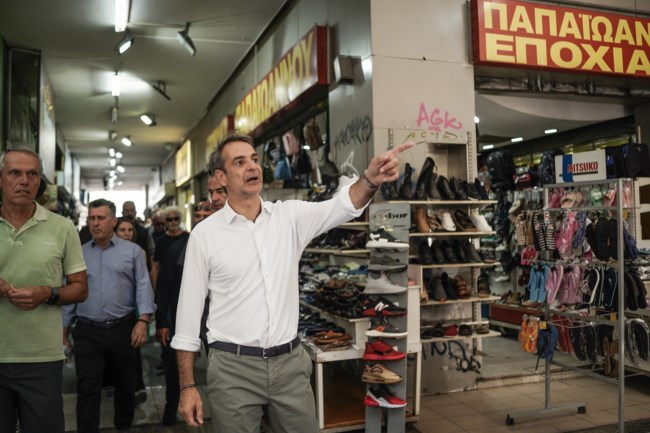 Επίσκεψη Κ. Μητσοτάκη στο ιστορικό Μινιόν και την Ομόνοια: "Η Αθήνα αλλάζει, όπως αλλάζει και όλη η χώρα"