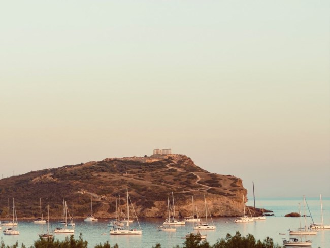 Ελληνικό Πάσχα κάτω από τον Ναό του Ποσειδώνα - Αυθεντικό, κοντά στις παραδόσεις