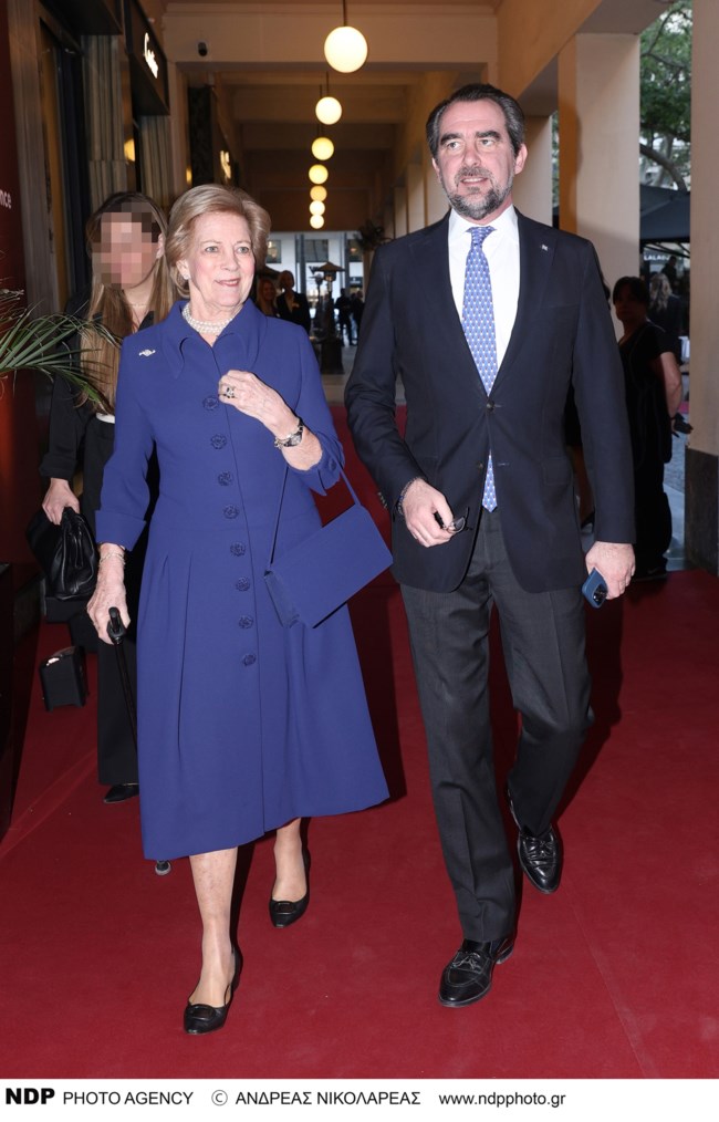 Royals με απόλυτη μονοχρωμία: Η Ματθίλδη του Βελγίου στα βήματα της Άννας Μαρίας - Η λεπτομέρεια που "αντέγραψε"
