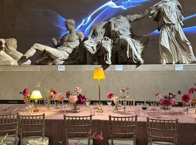 Βρετανικό Μουσείο: Αντιδράσεις για το κοσμικό δείπνο στην αίθουσα των Γλυπτών του Παρθενώνα- Δηλώσεις από Μενδώνη- Μαρέβα