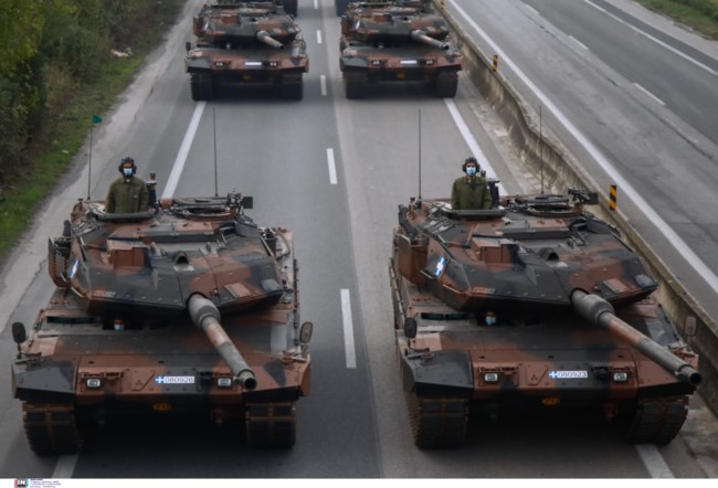 Θεσσαλονίκη: Αρχισαν οι πρόβες για την παρέλαση της 28ης Οκτωβρίου, αλλά οι γιατροί διαφωνούν- "Θα είναι καταστροφή"