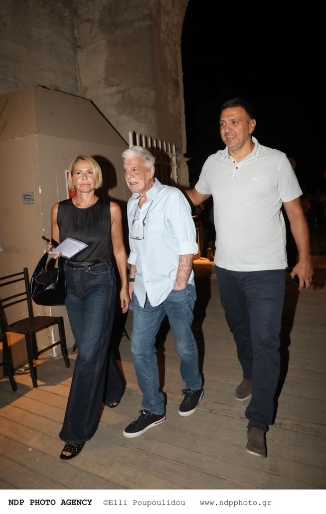 Τζένη Μπαλατσινού: Με τον πατέρα της και τον Βασίλη Κικίλια στο Ηρώδειο