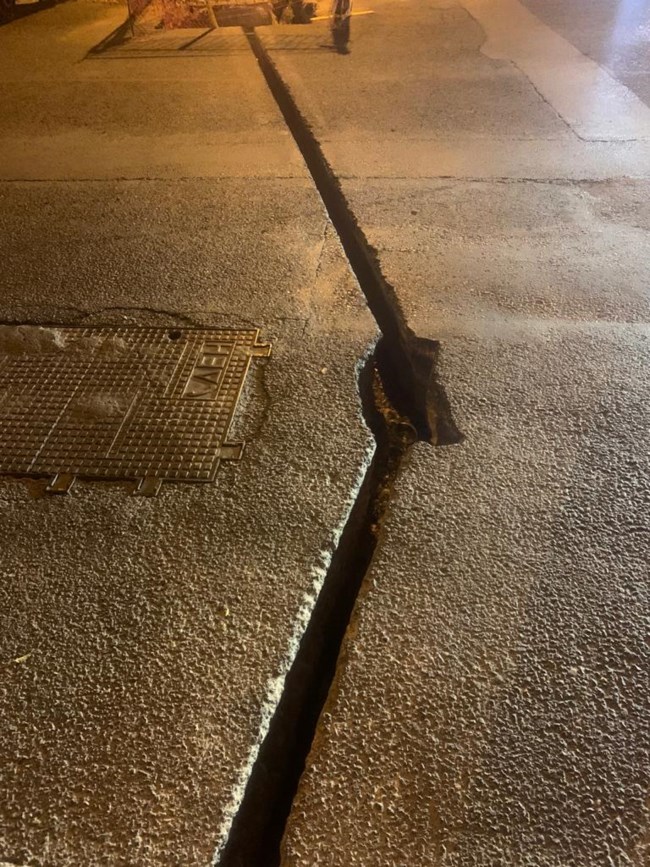 Ο Κώστας Μπακογιάννης μήνυσε εταιρεία για επικίνδυνη εργολαβία σε δρόμο στον Κολωνό