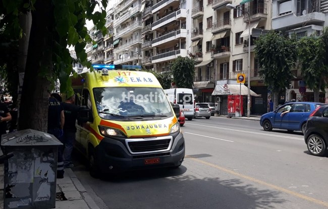 Τραγωδία στη Θεσσαλονίκη: Φλεγόμενη γυναίκα έπεσε από τον 4ο όροφο - Σοκάρουν οι μαρτυρίες [Βίντεο]