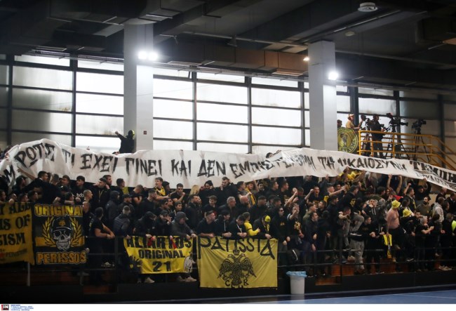 ΑΕΚ πανό Τέμπη