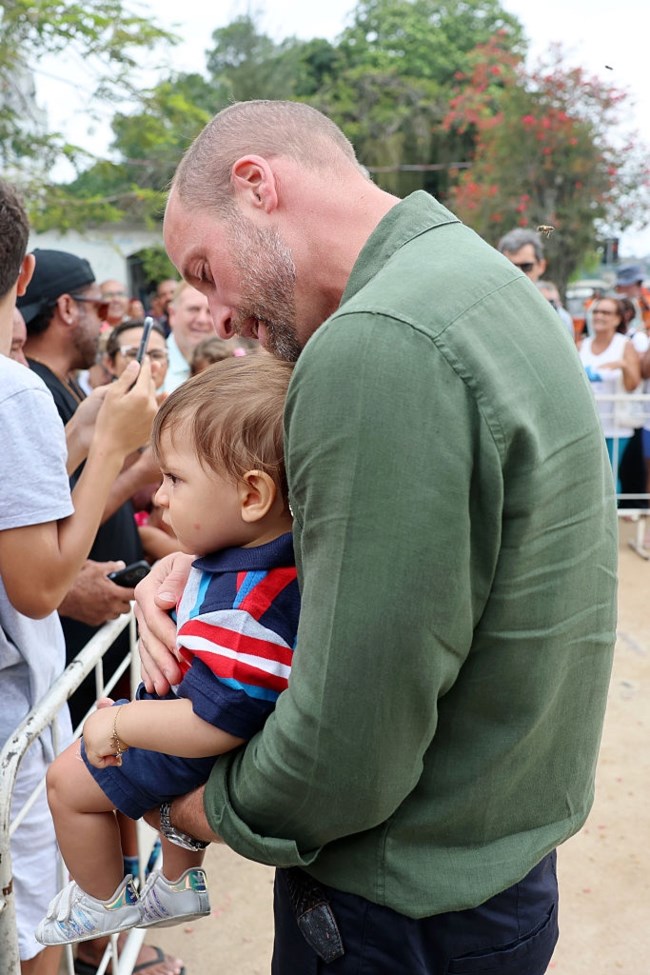 Ένας "σύγχρονος" πρίγκιπας ο Γουίλιαμ: Αθλητικός, προσιτός και λαοφιλής στo ταξίδι του στη Βραζιλία