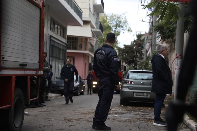 Κολωνός: "Βρέχει και πέφτουν κομμάτια" - Συναγερμός μετά την κατάρρευση σκεπής, αναστατωμένοι οι κάτοικοι