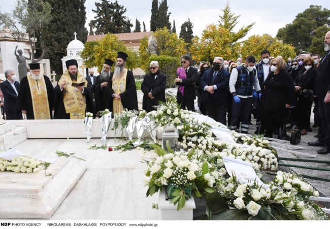 τρισαγιο κοντομηνα