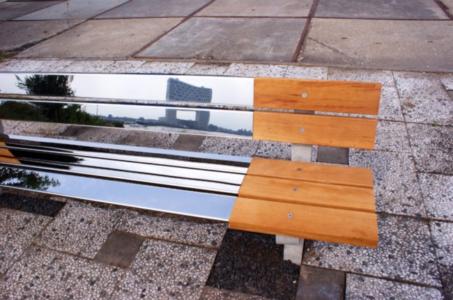 "Benched": Αυτό είναι το πρώτο παγκάκι με απόσταση ασφαλείας λόγω κορονοϊού! [Εικόνες]