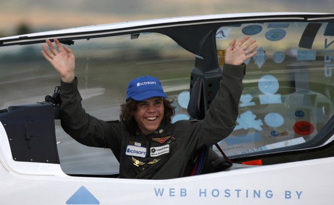 Η απίστευτη περιπέτεια του 17χρονου Μακ: Έγινε ο νεότερος πιλότος που έκανε μόνος του τον γύρο του κόσμου