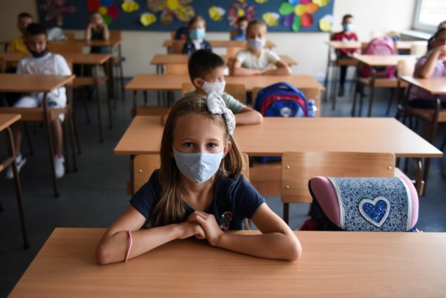 Βελιγράδι Μαθητές με μάσκες