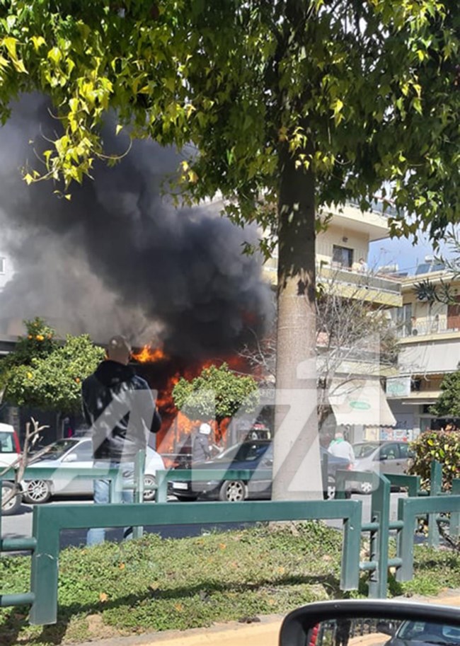 Αναστάτωση στο Γαλάτσι: Φωτιά σε πολυκατοικία [εικόνες]