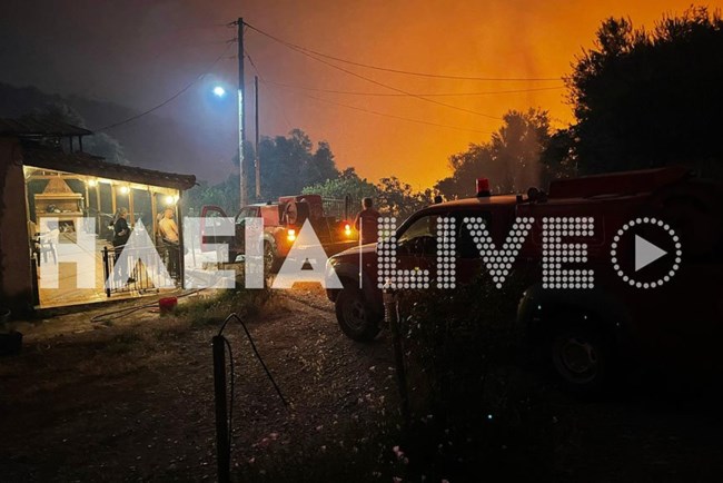 Φωτιά σε Αχαΐα - Ηλεία: Ολονύχτια μάχη με την πυρκαγιά - Εκκενώθηκαν τρία χωριά - Απειλούν σπίτια οι φλόγες [Εικόνες - Βίντεο]