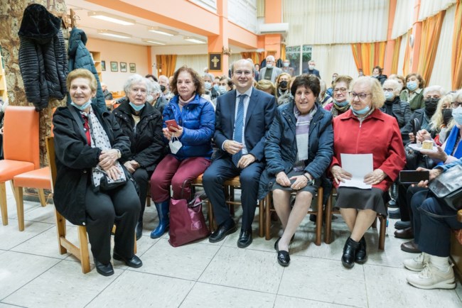 Ο Κωστής Χατζηδάκης στα ΚΑΠΗ: Ενας στους δυο συνταξιούχους θα λάβει 1 επιπλέον σύνταξη