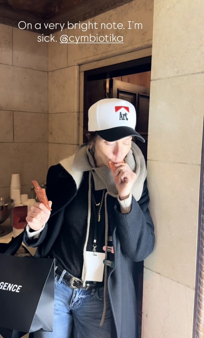 Έντονη αδιαθεσία για τη Σοφία Καρβέλα: Με ορό στο σπίτι της - "Υπάρχει και δεύτερος ασθενής"