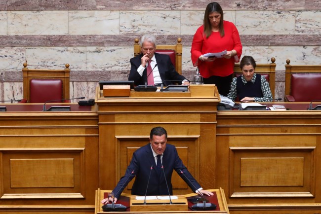 Ξέφυγε η κόντρα Γεωργιάδη - Κωνσταντοπούλου στη Βουλή: "Σταμάτα, ανάγωγη" - "Δείξατε το χιτλερικό σας πρόσωπο"