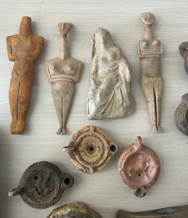 Μυστική αστυνομικός υποδύθηκε την αγοράστρια και ξεσκέπασε το κύκλωμα αρχαιοκαπηλίας- Το "ραντεβού" που θύμισε ταινία