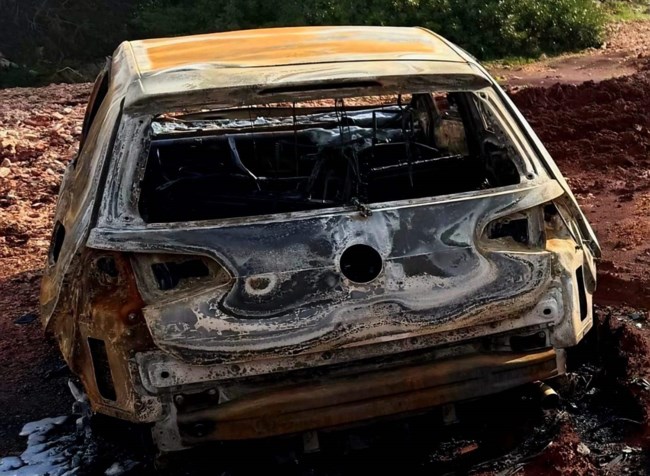 Φωτογραφία-ντοκουμέντο: Αυτό είναι το καμένο ΙΧ που χρησιμοποίησαν οι δολοφόνοι του 27χρονου στη Ν. Πέραμο