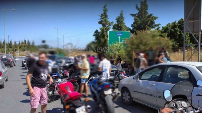 Κορονοϊός- Χανιά: Διαμαρτυρία για τα μέτρα, με... τον εθνικό ύμνο και ελληνικές σημαίες [βίντεο]