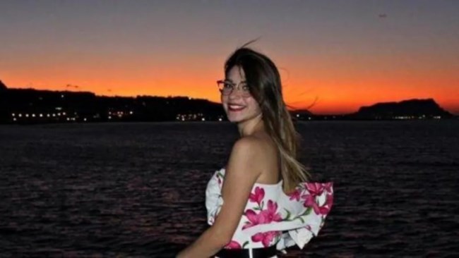 ΣΙΚΕΛΙΑ ΓΥΝΑΙΚΤΟΚΤΟΝΙΑ ΦΟΙΤΗΤΡΙΑΣ