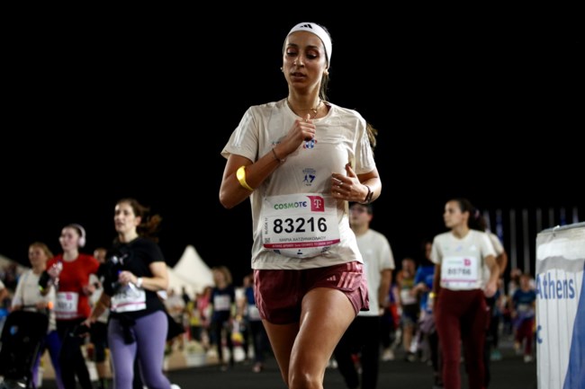 42ος Αυθεντικός Μαραθώνιος: Χιλιάδες δρομείς στα 5χλμ – Νικήτρια με ρεκόρ η Αναστασάκη [εικόνες]