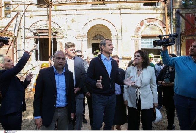 Περιοδεία Μητσοτάκη στην Κέρκυρα: Επισκέφθηκε την εμβληματική Villa Rossa και το Αρχαιολογικό Μουσείο [εικόνες]