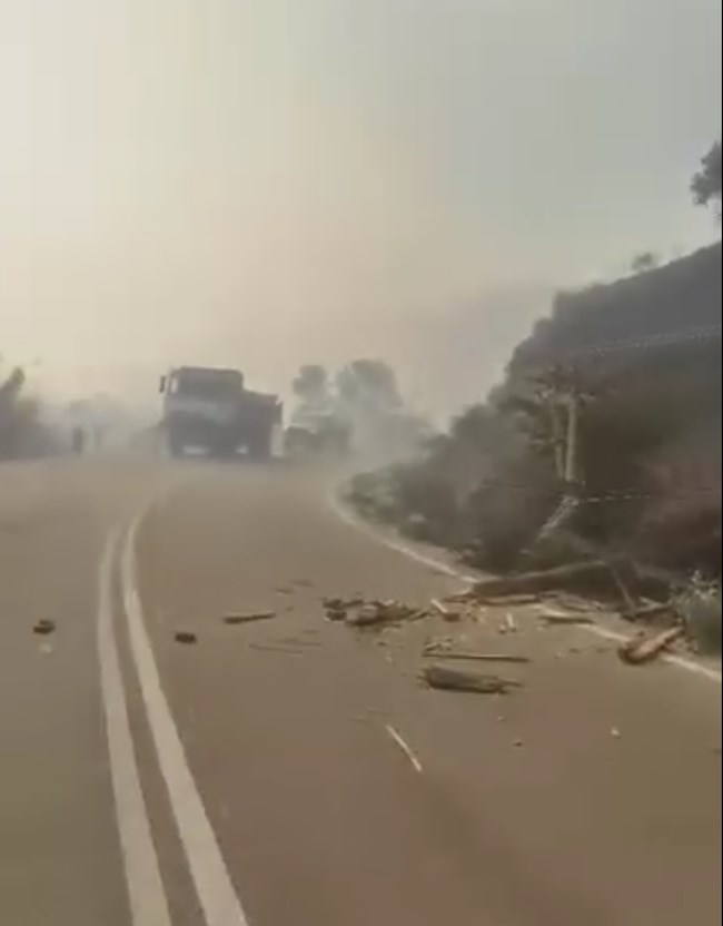 Φωτιά στο Ρέθυμνο: Στα σύνορα με το Ηράκλειο η πύρινη λαίλαπα - Σε συναγερμό και η περιοχή της Μεσαράς - Εκκενώθηκαν 9 χωριά