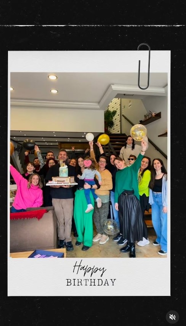 Άκης Πετρετζίκης: Οικογενειακή εμφάνιση με τη σύζυγό του και τα δύο παιδιά τους, Αχιλλέα και Ακυλίνα