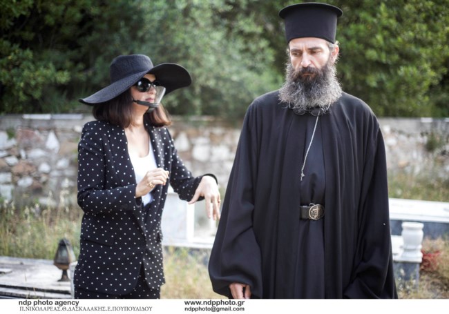Αλλος άνθρωπος ο Αρης Σερβετάλης στα γυρίσματα της νέας του ταινίας - Ως Αγιος Νεκτάριος [εικόνες]