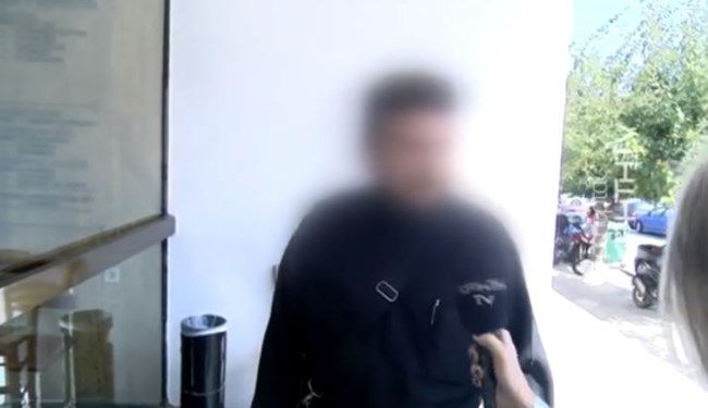 Δεν έχει το... Θεό του ο ιερέας στο Ρέθυμνο: Πήγε στη δίκη χωρίς μάσκα - Του έβαλαν πρόστιμο