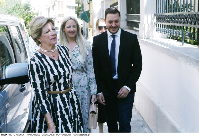 Κομψές στην Αθήνα Αννα Μαρία - Θεοδώρα: Το Max Mara φόρεμα της μαμάς και η ρομαντική κόρη με βολάν - Τι σημαίνει η πινακίδα Κ13 GRE