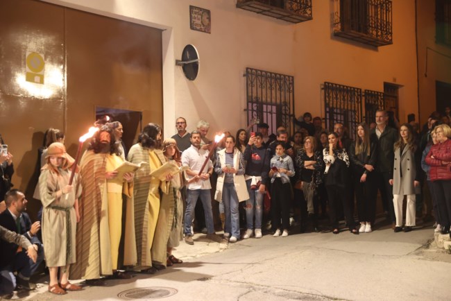 Τα δανεικά ρούχα της πριγκίπισσας: Η εμφάνιση της Λεονόρ λίγο πριν φορέσει τα χακί και τα ρούχα που δανείστηκε