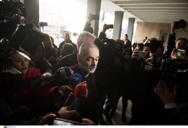 Συντετριμένοι στο δικαστήριο οι γονείς του Αλκη Καμπανού: "Για πάντα στη φυλακή, όλη τους τη ζωή" - Αναβολή για 23 Ιανουαρίου