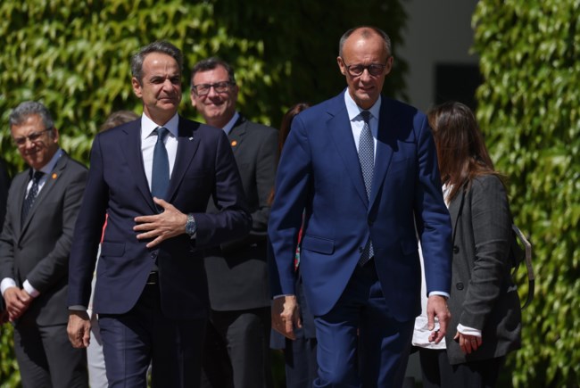 Μητσοτάκης και Μερτς από Βερολίνο: Μείζον ζήτημα το μεταναστευτικό στην Ευρώπη - Ειρήνη και ασφάλεια δεν είναι αυτονόητες